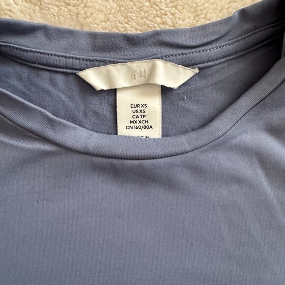 H&M Essential Fitted T-shirt in soft jersey with narrow trim at neckline - Picture 4 of 5